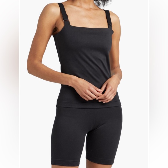 SLEEPER Weekend Chic Shorts - Picture 3 of 4